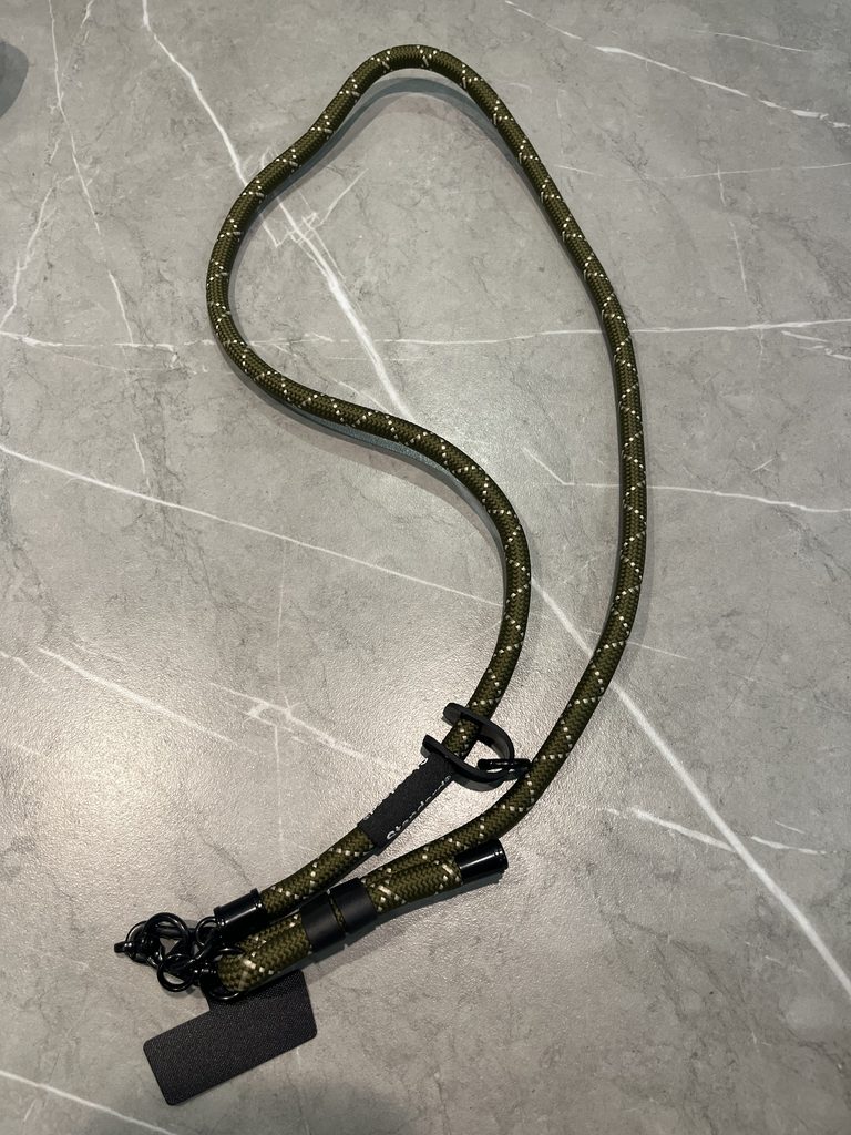 スタンダードプロダクツのスマホショルダー全体